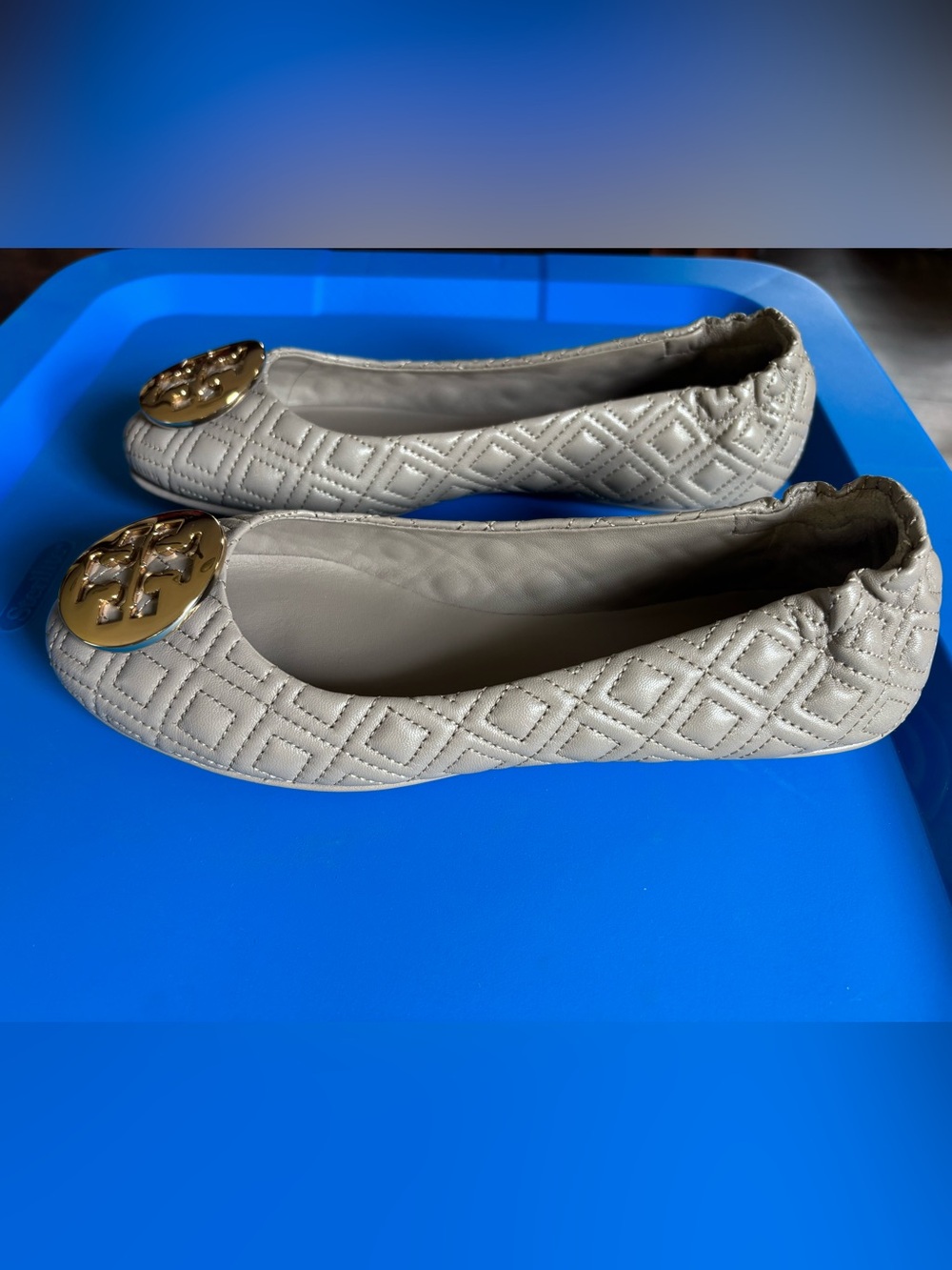 Tory Burch Quilted Minnie Napa Leather flats. Size 8. Dust storm gray/gold. New - Picture 2 of 5